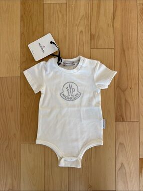 Moncler Cream Logo Short-Sleeve Baby Bodysuit